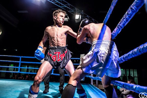 AZEM Kampfsport bietet Boxen, Kickboxen Thaiboxen und Muay Thai in Wil und Winterthur an.