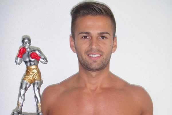 AZEM Kampfsport bietet Boxen, Kickboxen Thaiboxen und Muay Thai in Wil und Winterthur an.