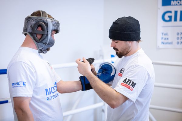 Azem Kampfsport in Winterthur und Wil bietet Boxen, Thaiboxen und Kickboxen an