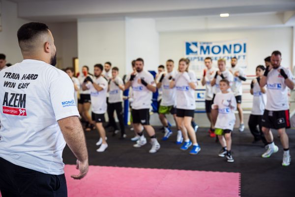 Azem Kampfsport in Winterthur und Wil bietet Boxen, Thaiboxen und Kickboxen an