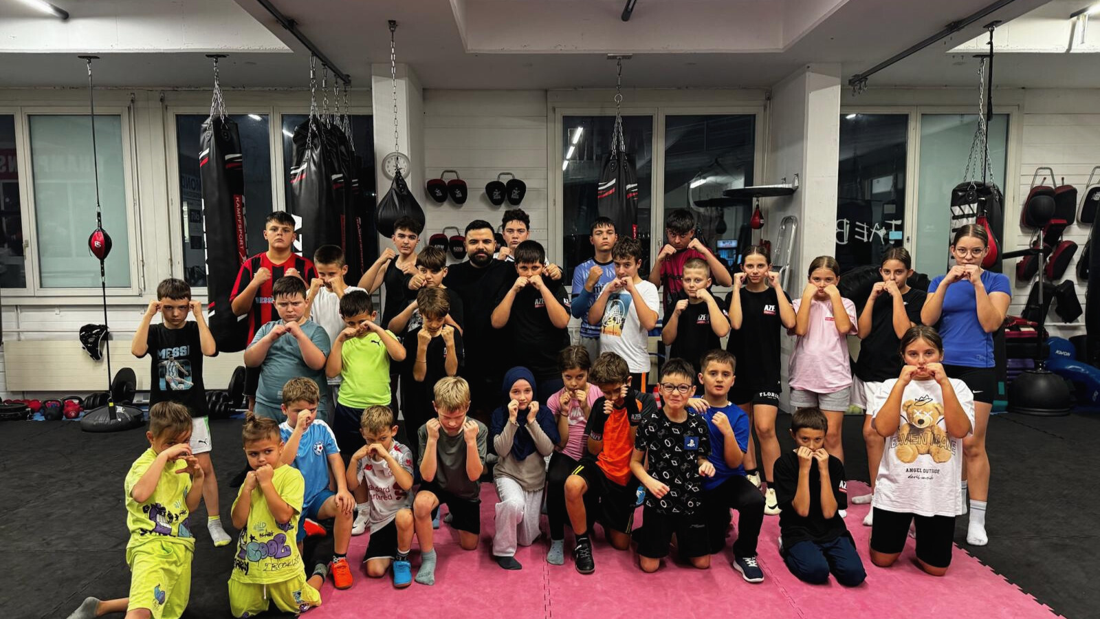 Gruppentraining Kinder Kickboxen bei AZEM Kampfsport – Bild 9