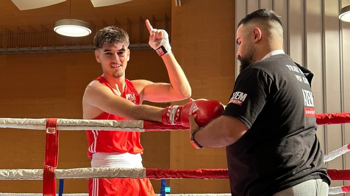 Boxkämpfer beim Aufwärmen mit Springseil | Azem Kampfsport