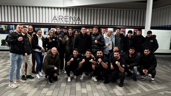 Trainer coacht Kämpfer in der Ringecke | Azem Kampfsport