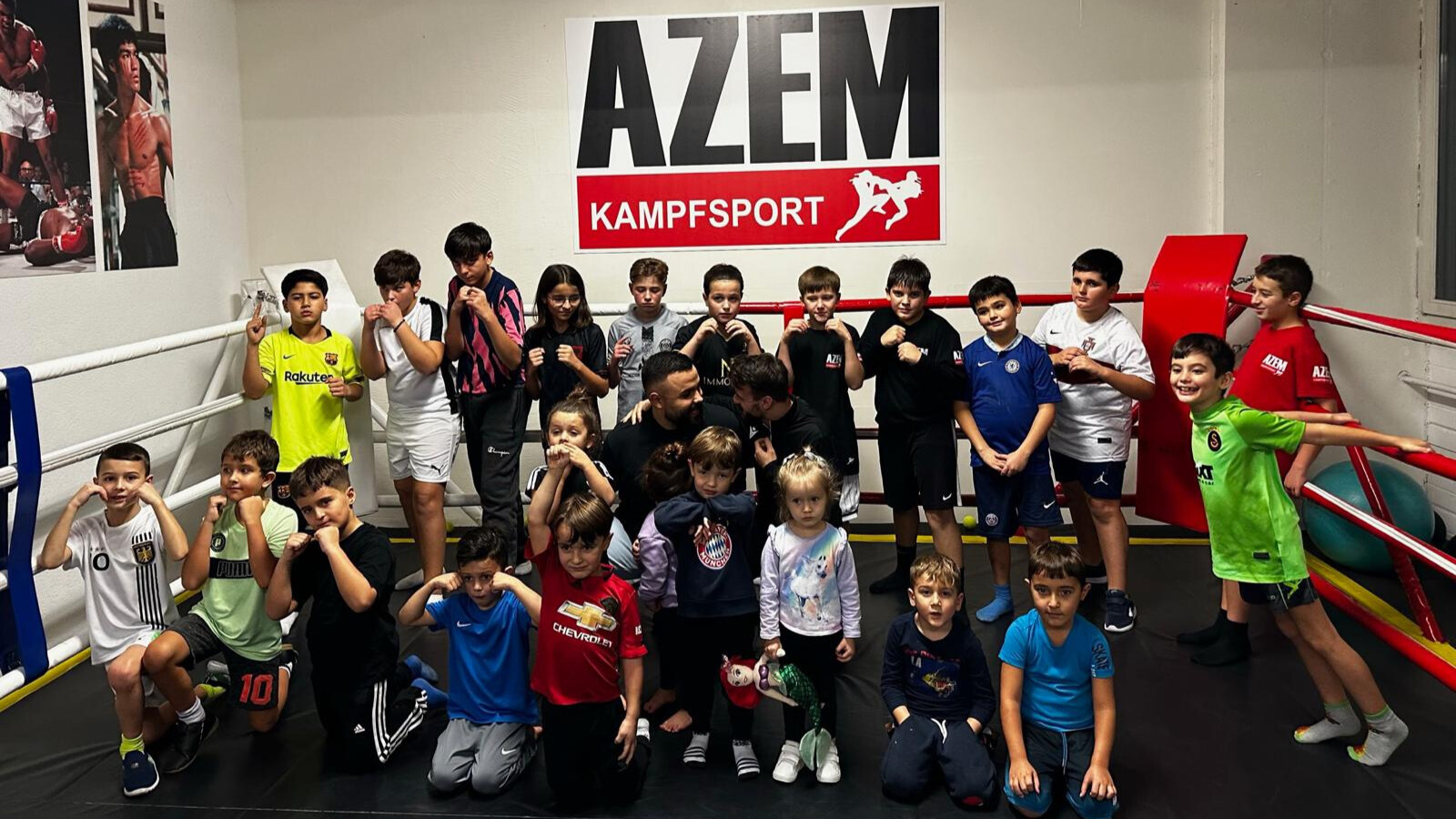 Junge Talente im Kindertraining des AZEM Kampfsportclubs | AZEM KAMPFSPORT